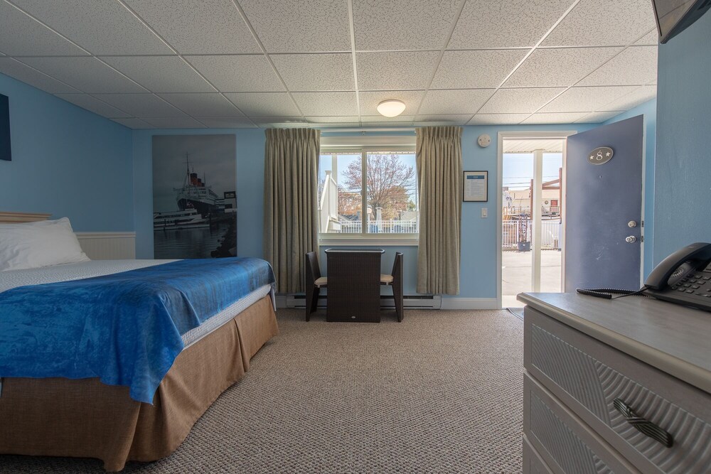 Footbridge Beach Motel - photo 30