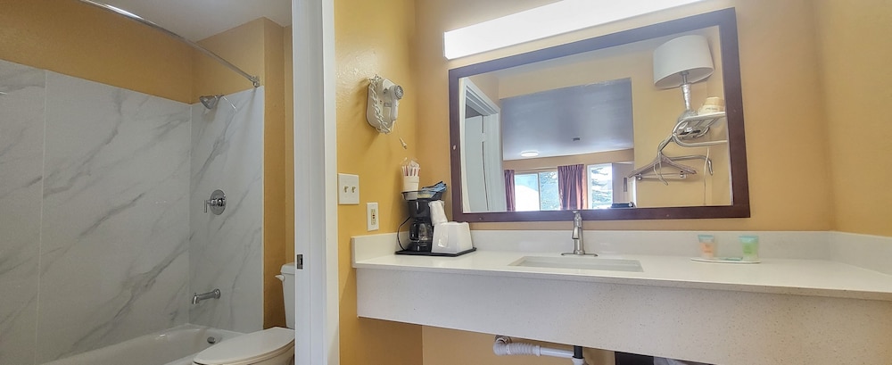 Olympic Inn & Suites - photo 37