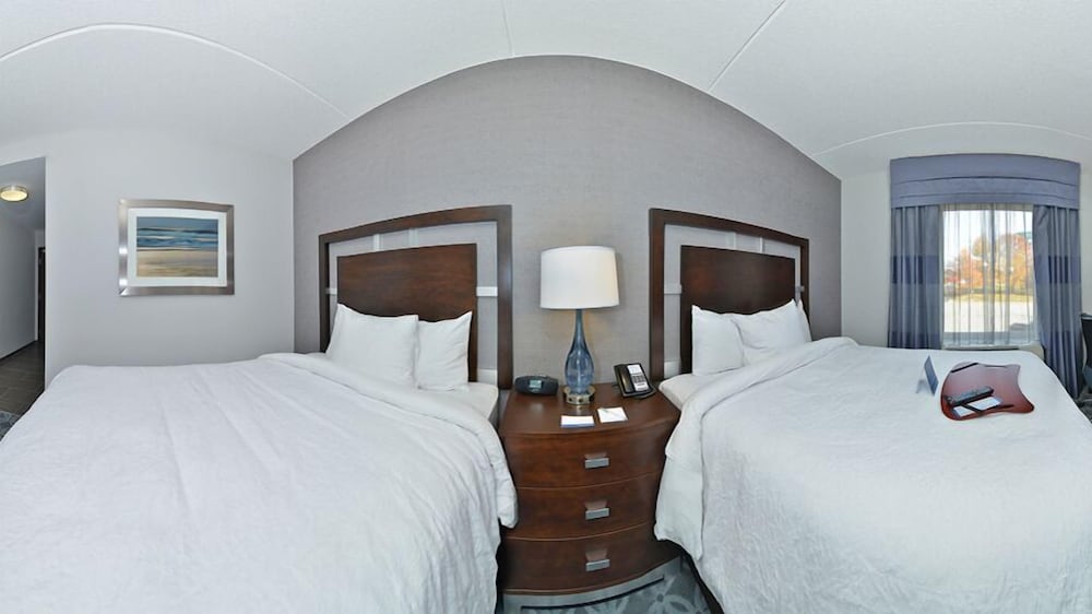 Hampton Inn & Suites Greensboro Coliseum Area - photo 6