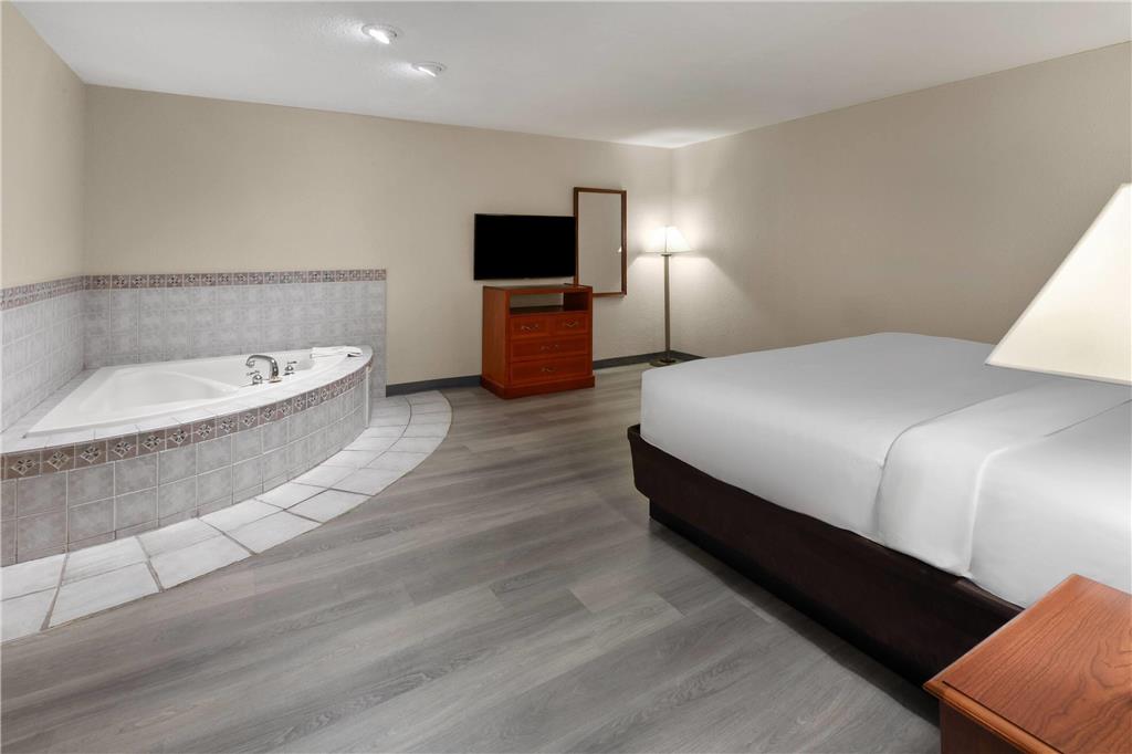 Baymont by Wyndham Iron Mountain - photo 24