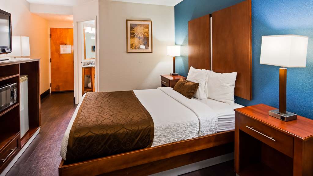 Best Western Plus Richmond Airport Hotel - photo 9