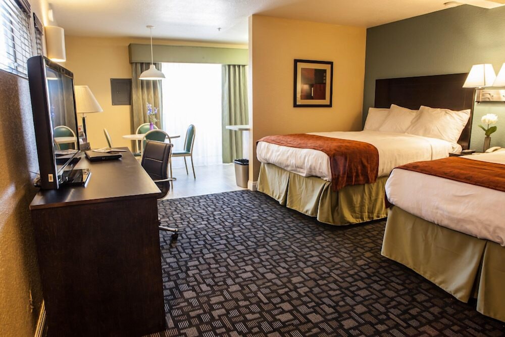 Marinwood Inn & Suites - photo 7