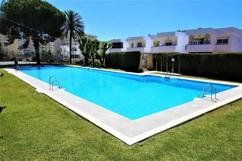 AR1 Bright Apartment with beautiful sea views — 4-Star Luxury Hotel in Estepona, Spain