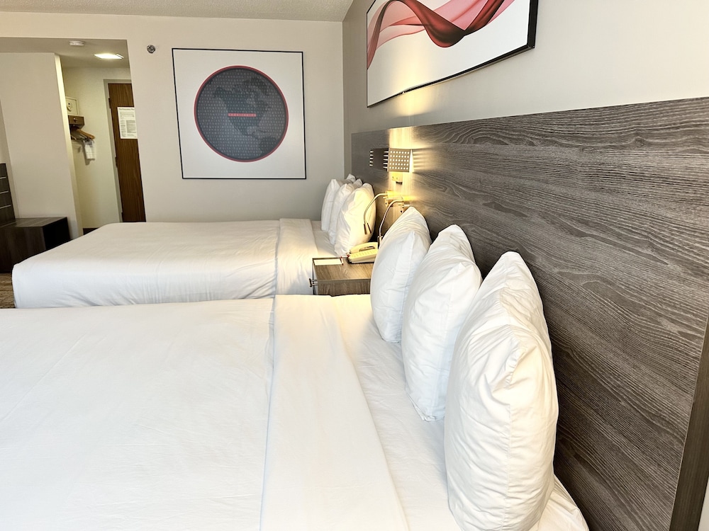 Ramada by Wyndham Cedar Rapids - photo 34
