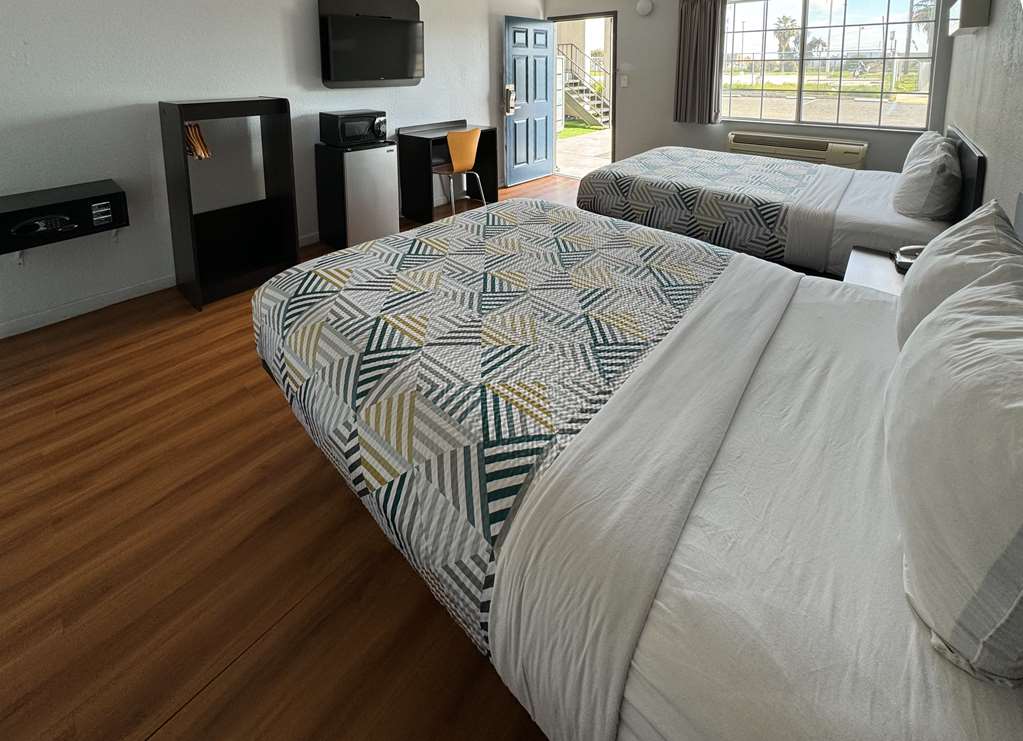 Motel 6 Delano CA - photo 19