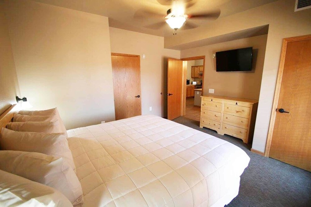 Woodside Old Towne Hotel - photo 4
