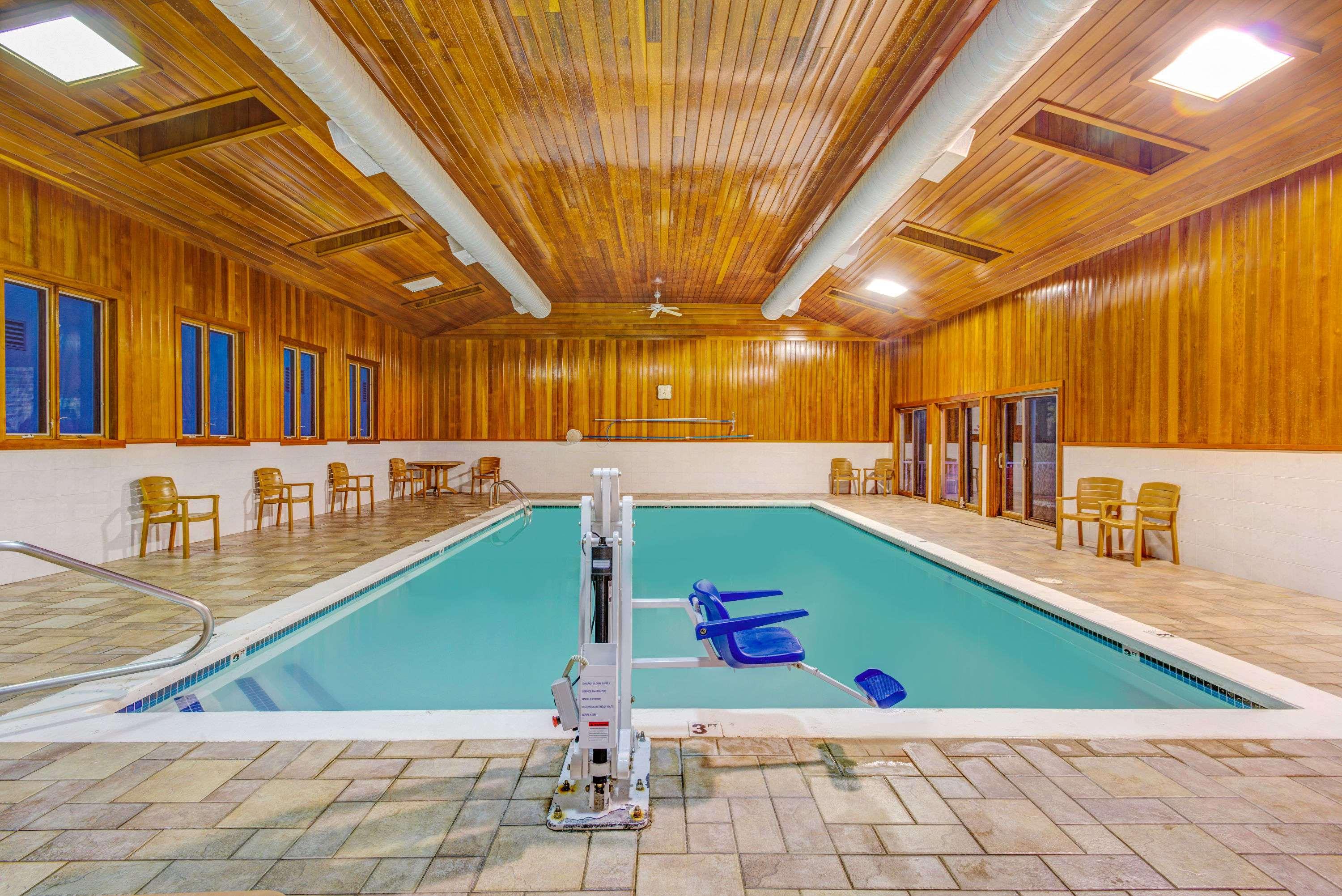 Methuen Inn and Conference Center - photo 12
