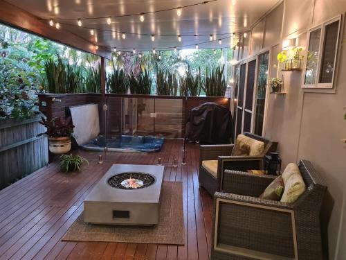 Pandanus Spa Cottage — 4-Star Luxury Hotel in Coolum Beach, Australia
