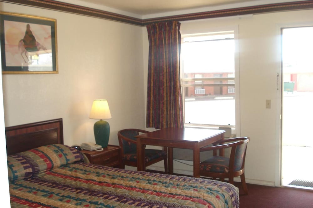 Antlers Budget Inn - photo 14
