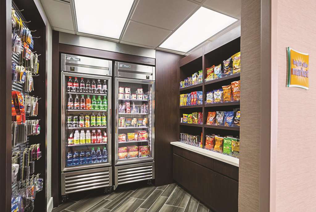 La Quinta Inn & Suites by Wyndham Dallas Plano West - photo 42