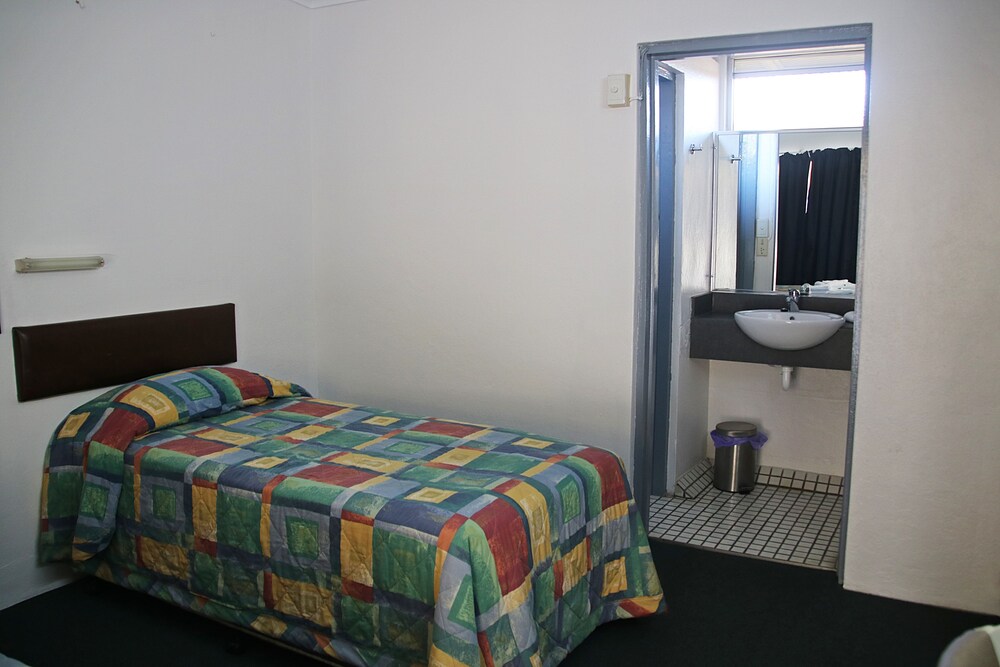 Bourbong Street Motel — Bundaberg — photo 3