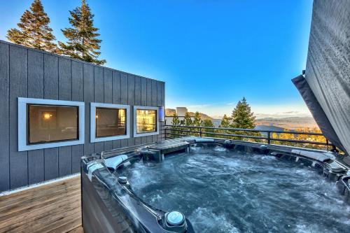 Luxe 15 Blue Diamond vip Lake Tahoe hot tub pool game room