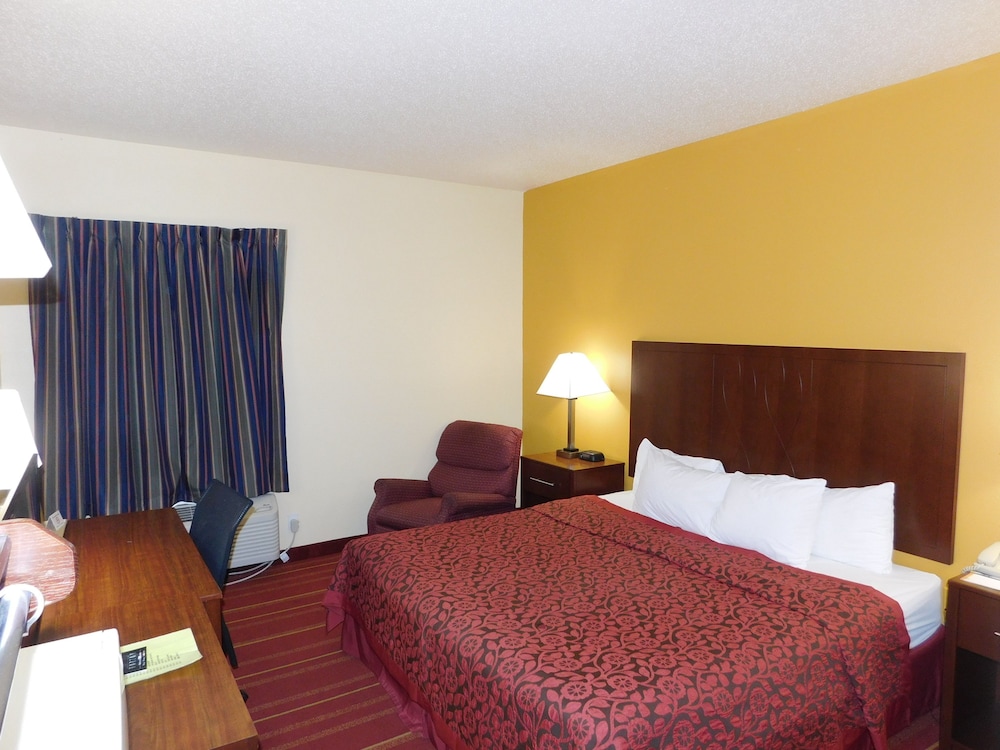 Days Inn by Wyndham Walcott Davenport - photo 4