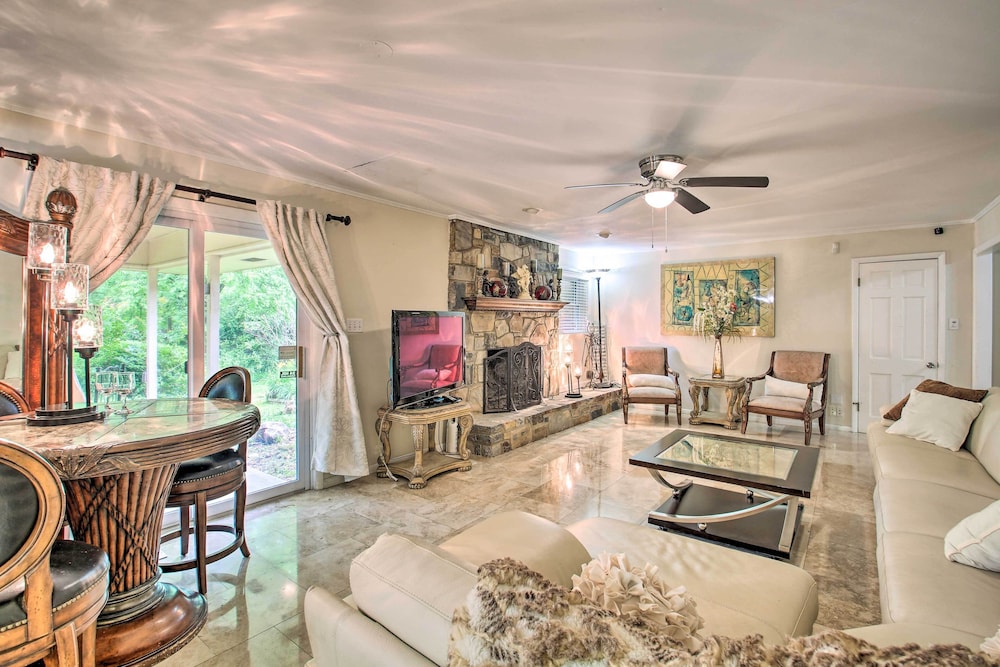 3 Mi to Oaklawn Racing Casino Spacious Home in Hot Springs, United States