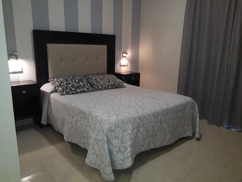 Hotel El Capricho — hotel in Villanueva Del Trabuco