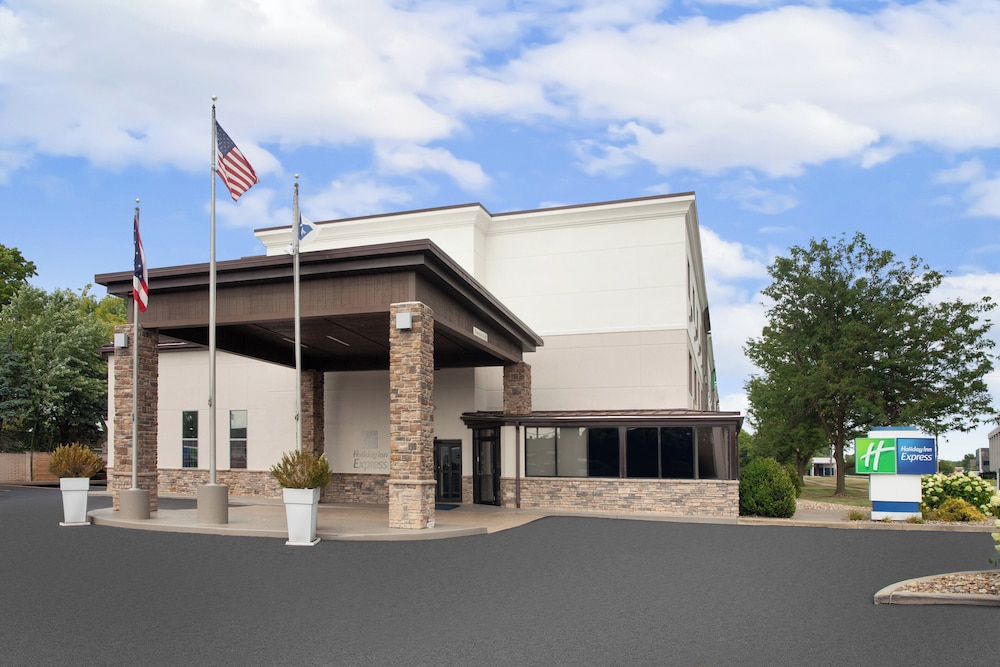 Holiday Inn Express Cleveland Airport Brookpark by IHG - photo 64