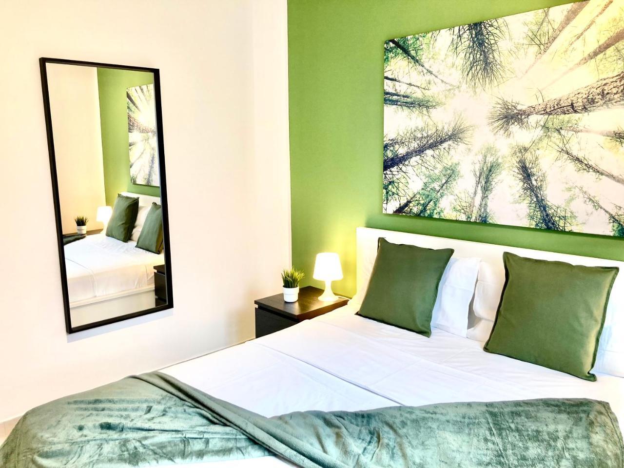 Appartamento Peppino Mit Seeblick Und Pool — 4-Star Luxury Hotel in Riva Del Garda, Italy