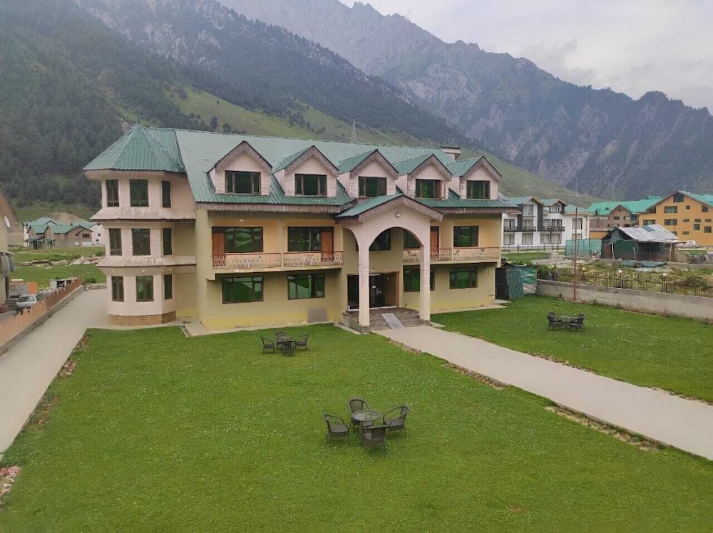 Hotel Sheen Sonmarg - last minute hotel in Srinagar