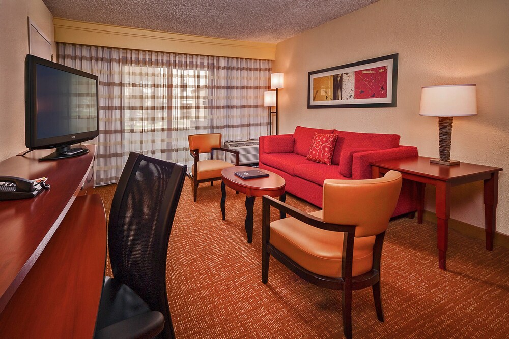 Courtyard by Marriott Hampton - photo 4
