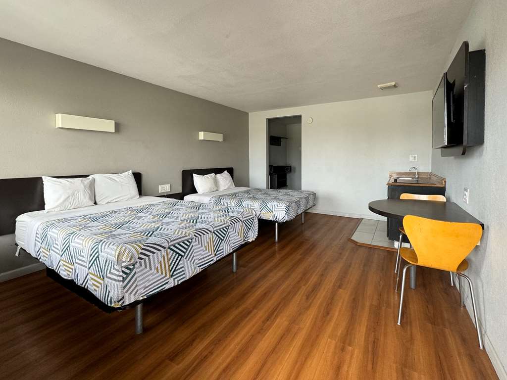Motel 6 Delano CA - photo 23