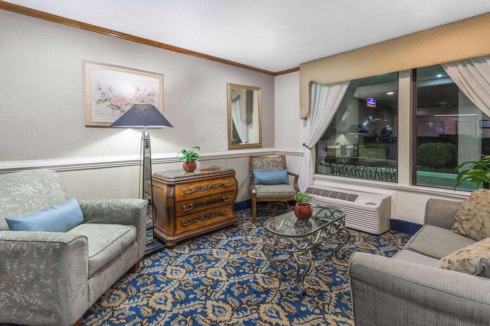 Baymont by Wyndham Greensboro Coliseum - photo 2