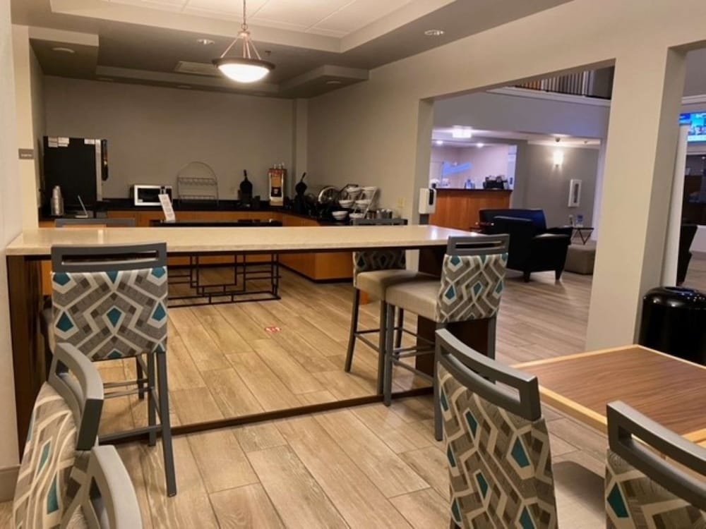 City Express by Marriott Danville - photo 13