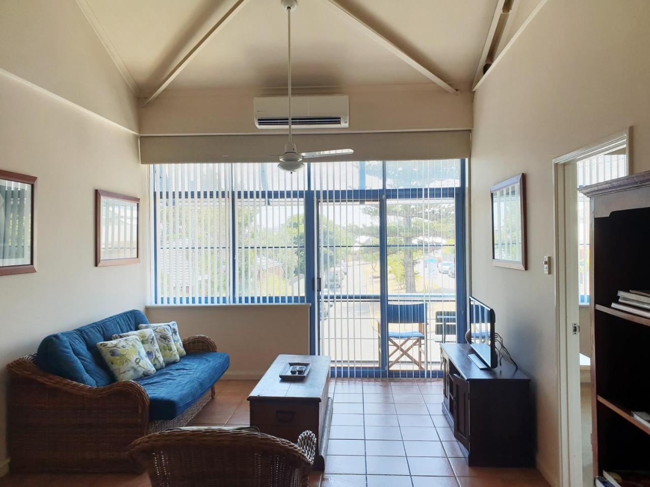 Ocean Sunsets 2 bedroom converted warehouse apartment — 4-Star Luxury Hotel in Fremantle, Australia