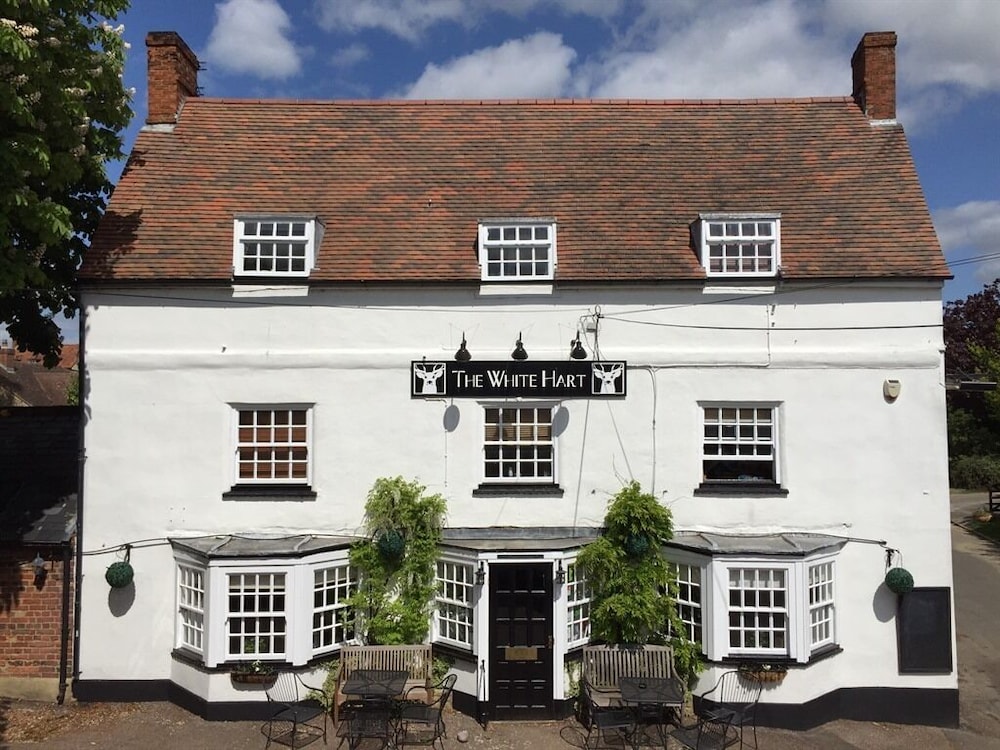 The White Hart — hotel in Newport Pagnell