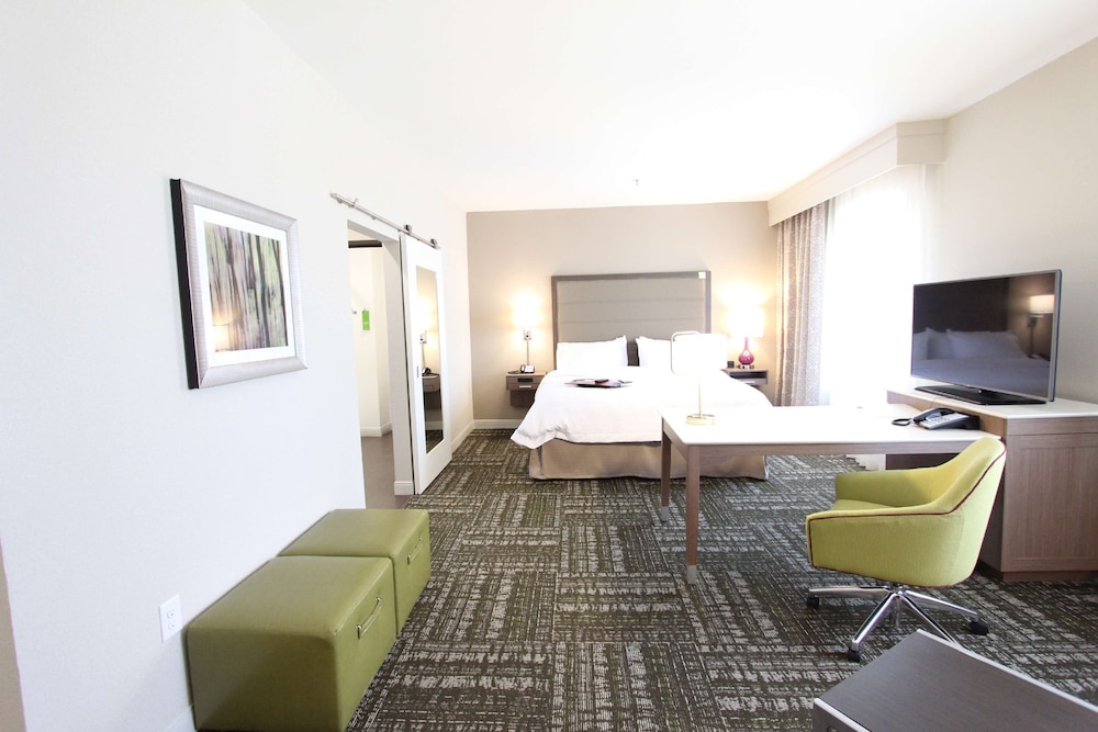 Hampton Inn & Suites Dallas Market Center - photo 26