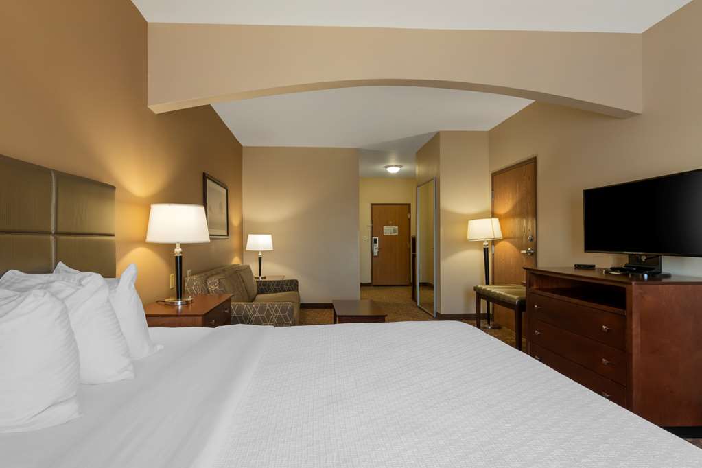 Best Western Plus Butterfield Inn - photo 18