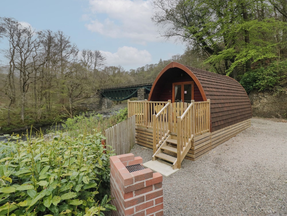 Pod No 5 - carbon neutral hotel in Keswick