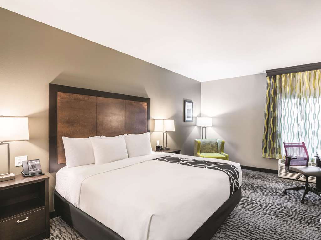 La Quinta Inn & Suites by Wyndham Walla Walla - photo 16