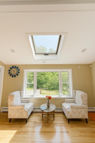 Beautiful Two Bedroom Residence Nestled In The Lovely Town Near Boston 22028354 — Sharon