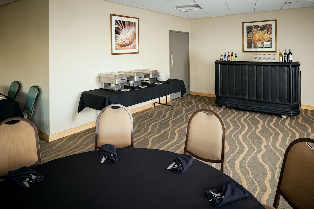 Catalina Canyon Inn - photo 28