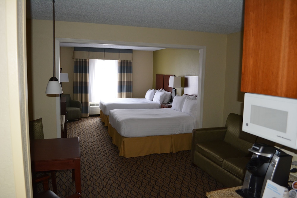 Holiday Inn Express & Suites Lancaster an IHG Hotel - photo 5