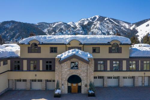 Colonnade Residence 14 at Ketchum — 4-Star Luxury Hotel in Ketchum, United States