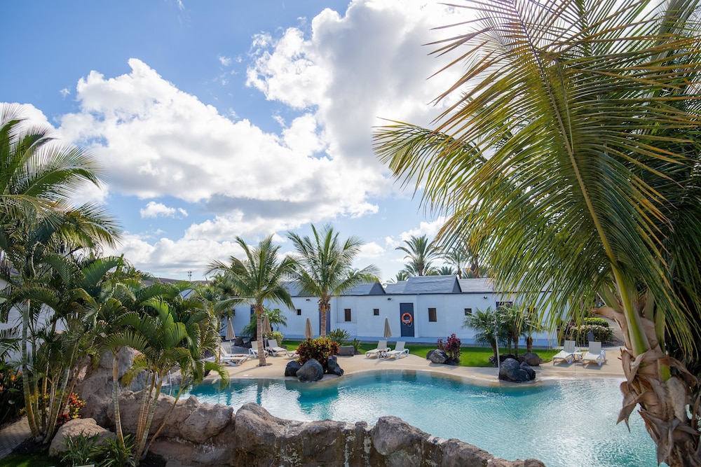 R2 Romantic Fantasia Suites Design Hotel Adults Only in Tuineje, Spain