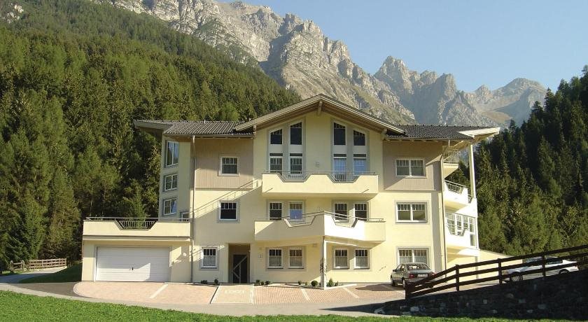 Appartementhaus Pinnisblick — 4-Star Luxury Hotel in Neustift Im Stubaital, Austria