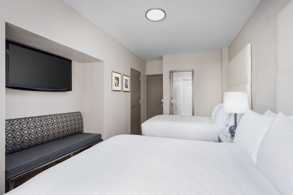 Holiday Inn Express Chicago Magnificent Mile - photo 17