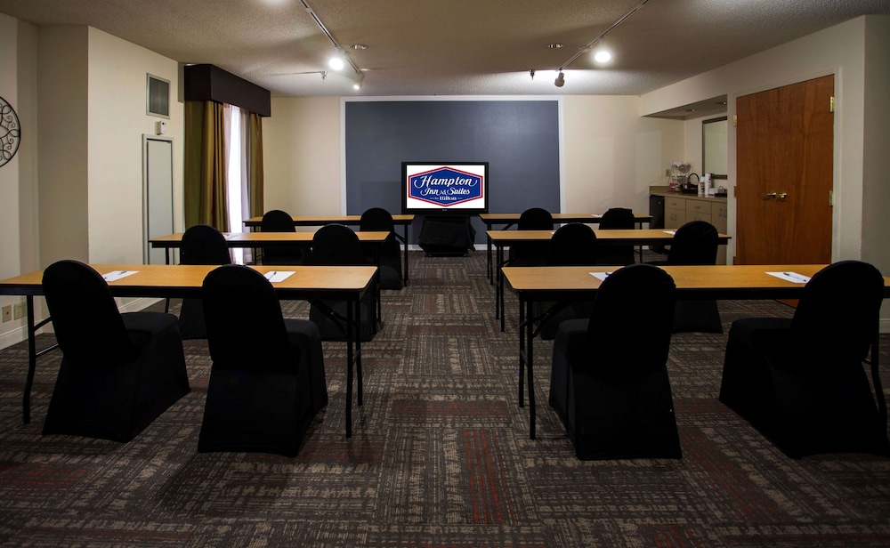 Hampton Inn & Suites Valdosta Conference Center - photo 67