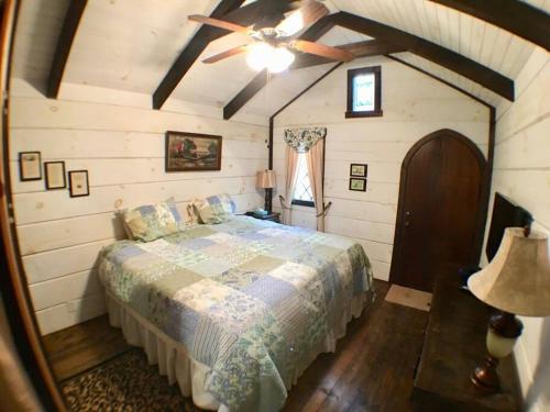 Tiny Home Cottage Near the Smokies #5 Fleur - photo 8