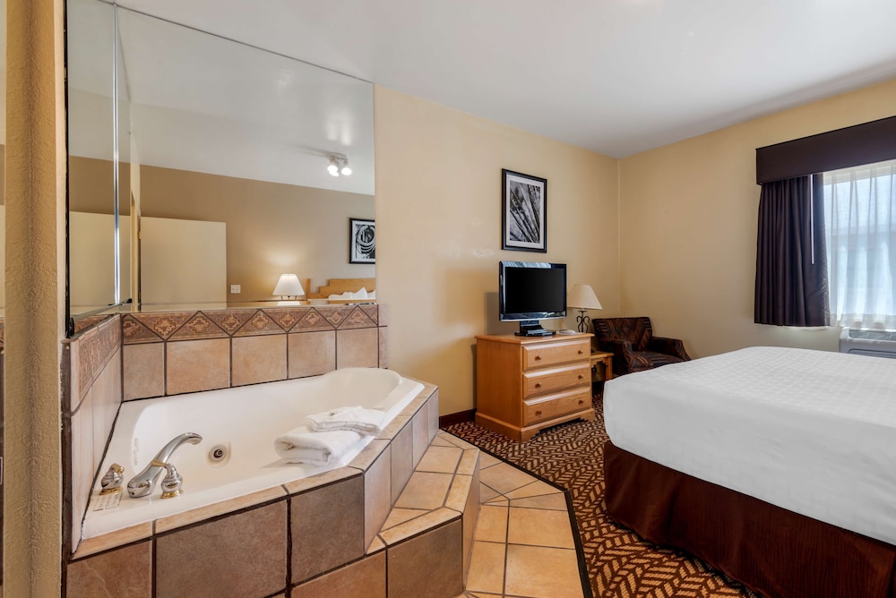 Turquoise Inn & Suites - photo 13