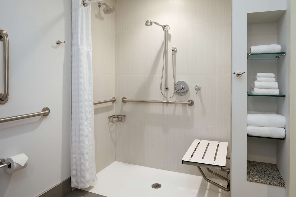 DoubleTree by Hilton Pittsburgh Cranberry - photo 66