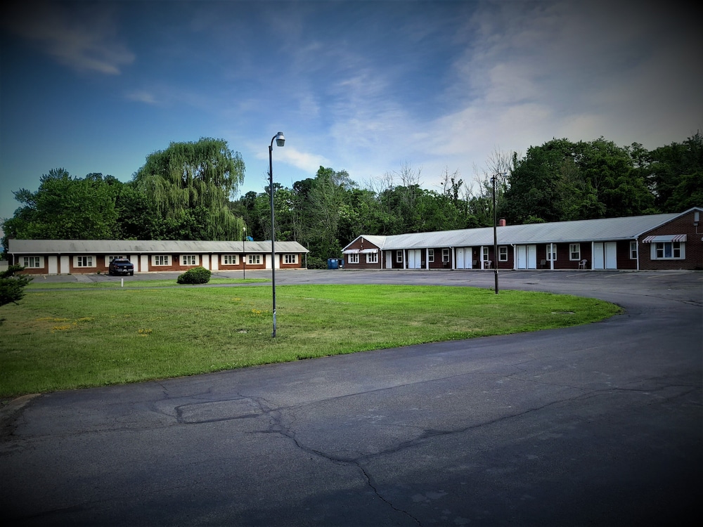 Peloke's Motel - photo 10