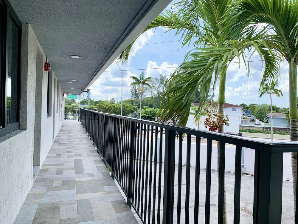 Hialeah Airport Motel - photo 16