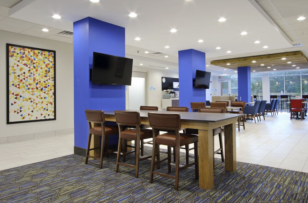 Holiday Inn Express & Suites Columbus North by IHG - photo 25