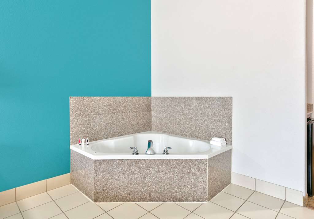 Baymont Inn & Suites by Wyndham Glen Rose - photo 21