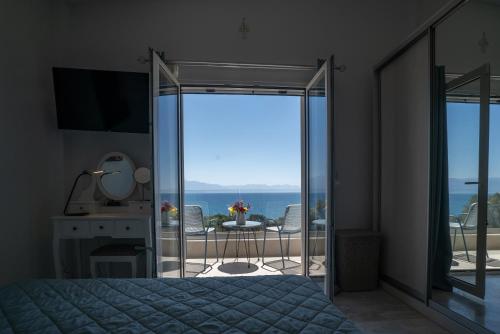 Kirke's Nest Apartments — 4-Star Luxury Hotel in Messini, Greece