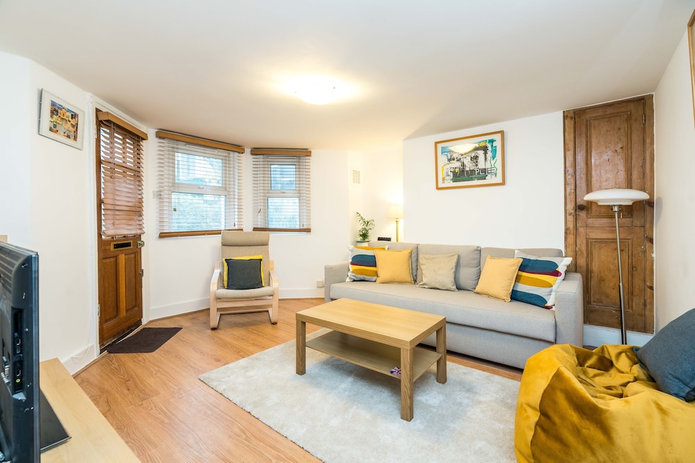 NEW Stylish 1 Bedroom Flat with Garden London — 4-Star Luxury Hotel in London, United Kingdom