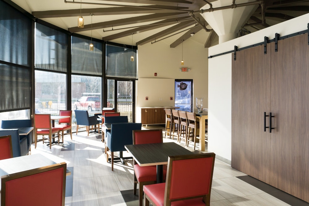 Holiday Inn Express Columbus Downtown by IHG - photo 35
